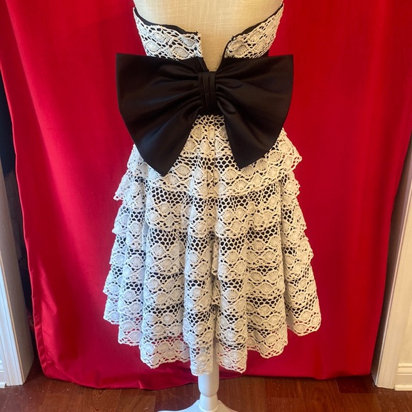 ❌SOLD❌ Betsy Johnson Crochet swing dress prom gown size 4 - Picture 5 of 9
